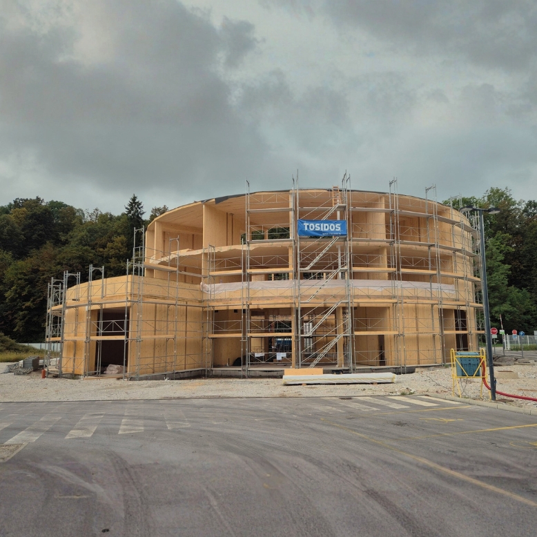 Center krožnega gospodarstva Zarica – lesena stavba v Kranju