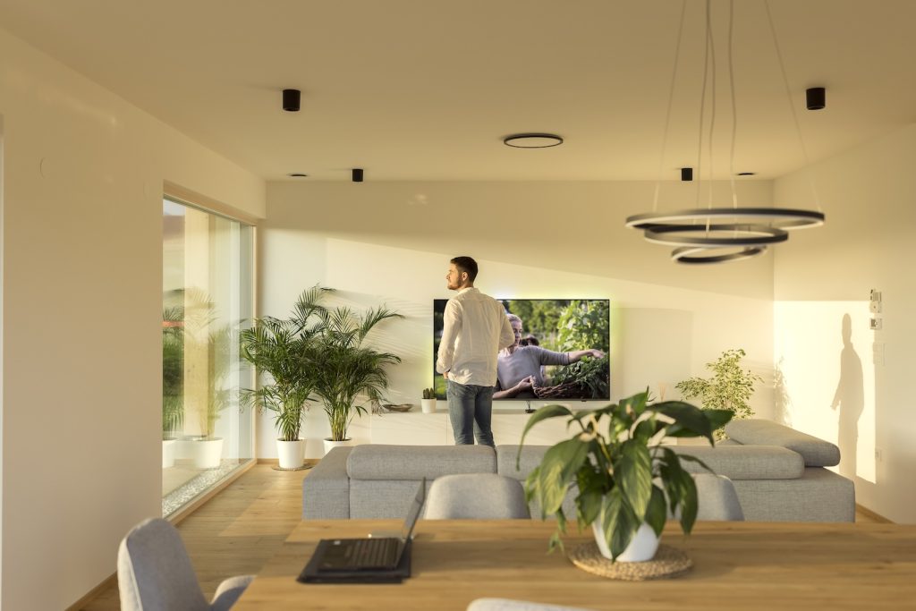 Notranjost lesene hiše Jelovica, prilagojene željam stranke