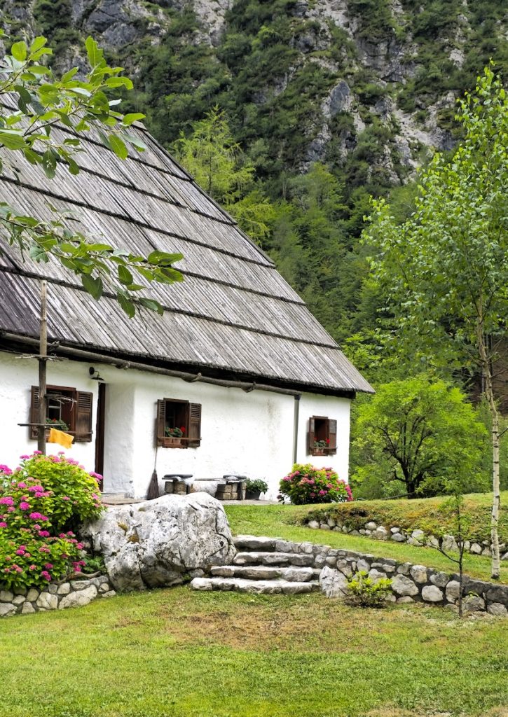Tradicionalna arhitektura v dolini Trente - Slowoodlife