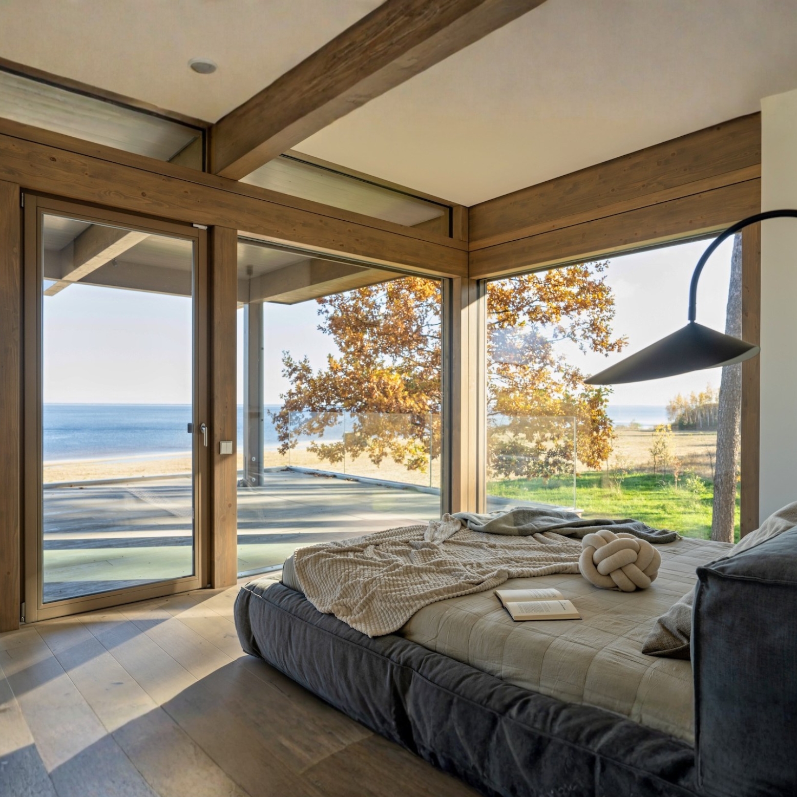 Kako dom vpliva na spanec, počutje in zdravje: moč svetlobe, narave in arhitekture