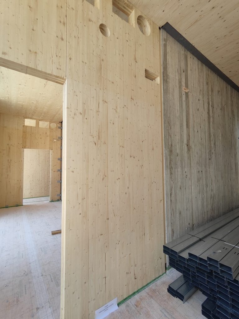 Center SDVG - lesena konstrukcija v notranjosti objekta