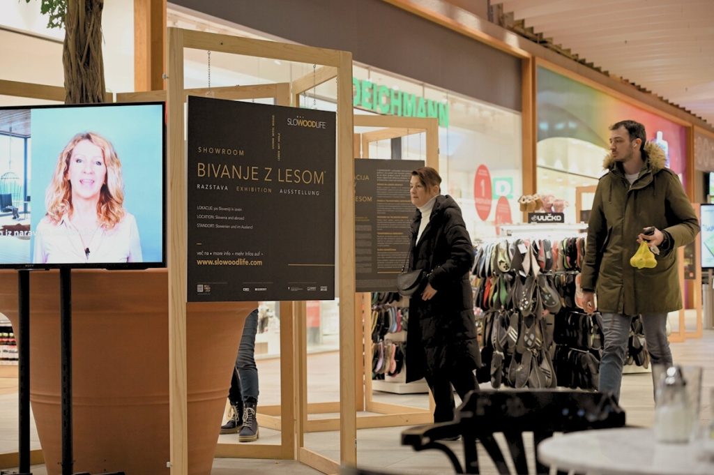 Referenčni projekti lesenih hiš na razstavi Bivanje z lesom