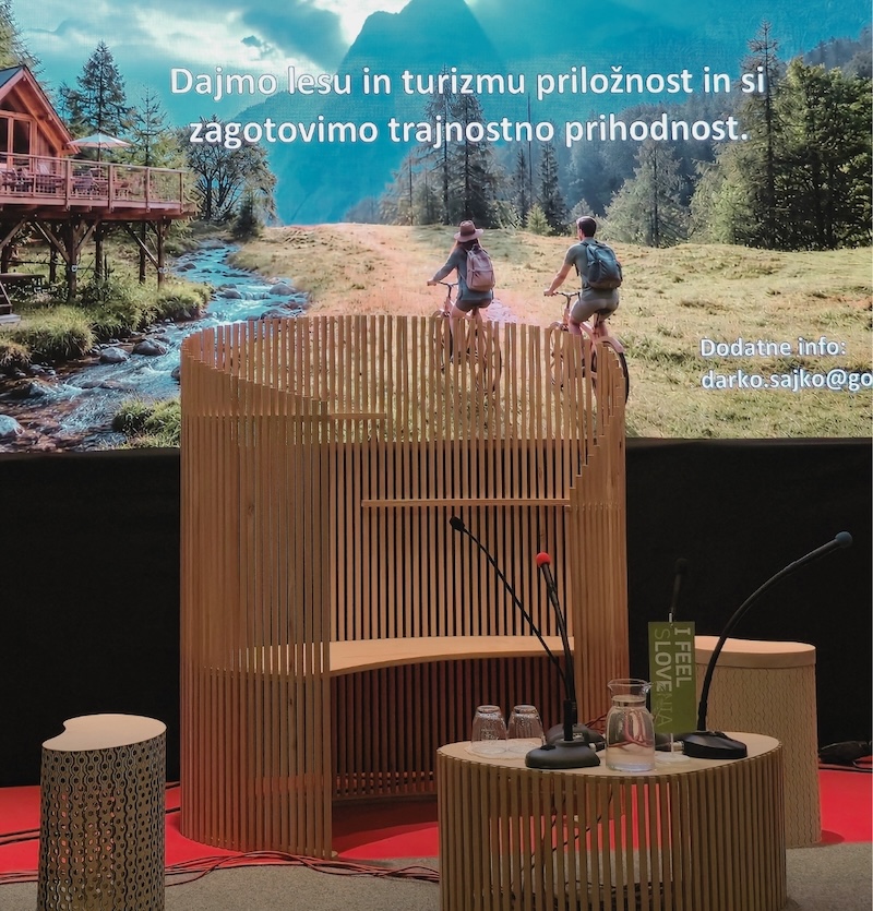 Predstavitev primerov trajnostne lesene arhitekture v slovenskih turističnih destinacijah.
